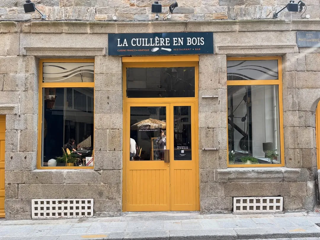 La devanture de La Cuillère en Bois rue du Puits aux Braies
